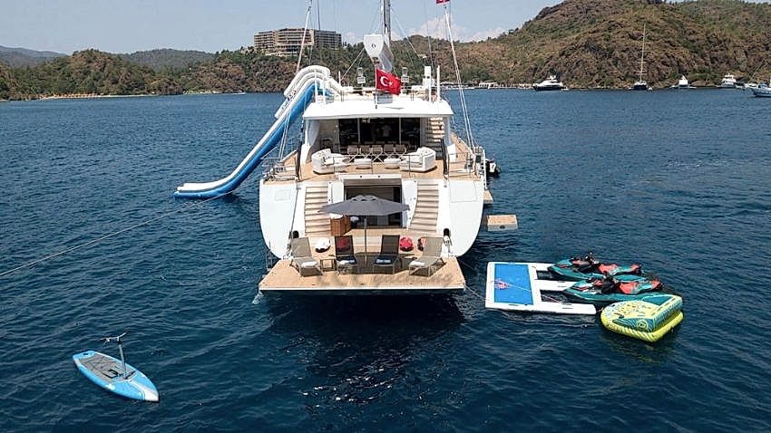 All About U 2 Yacht, Water Sports.