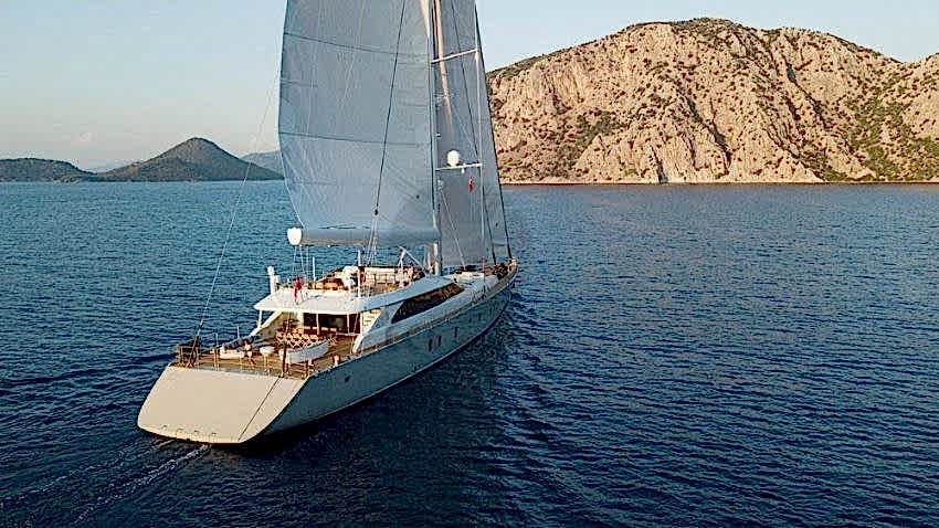 All About U 2 Yacht, Sailing İn Deep Blue Waters.
