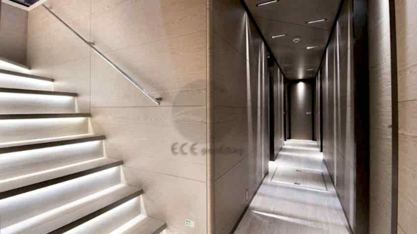 All About U 2 Yacht, Hall